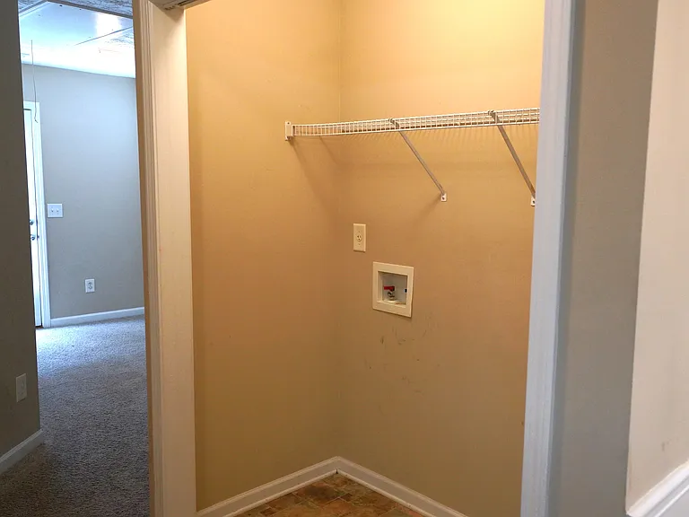 221 Alton Cir — Photo 7