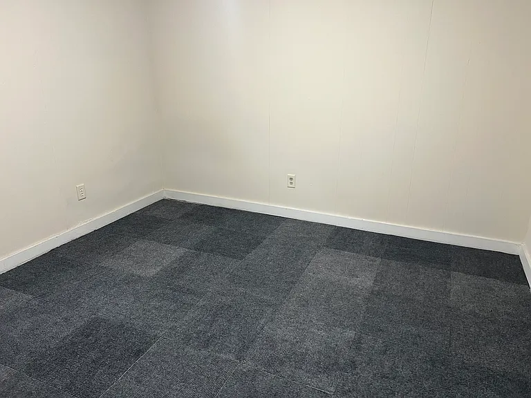 918 Robinson St — Photo 14