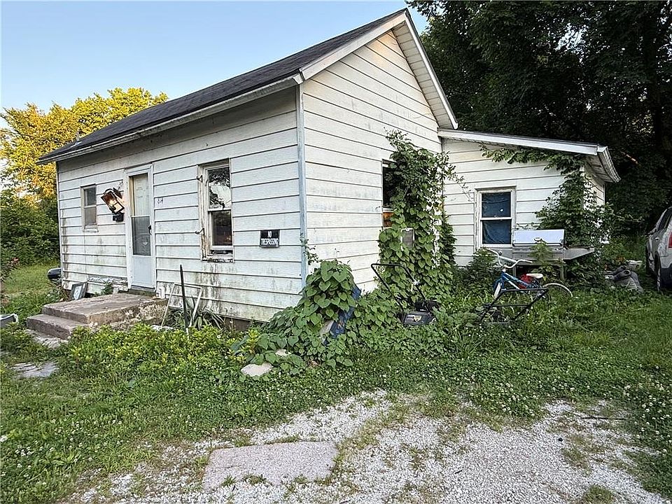2nd image of 814 E Green St