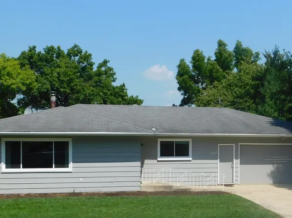 227 E Roosevelt Rd, Stillman Valley, IL 61084