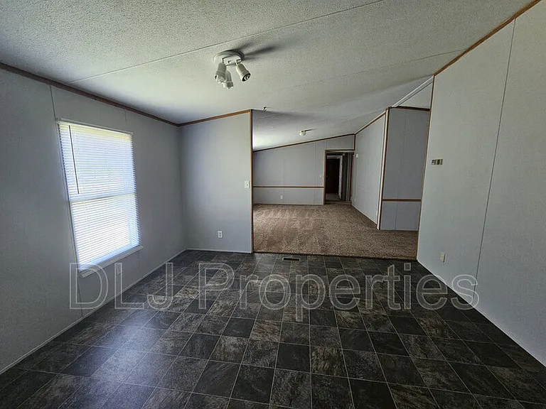1376 Providence Rd — Photo 5