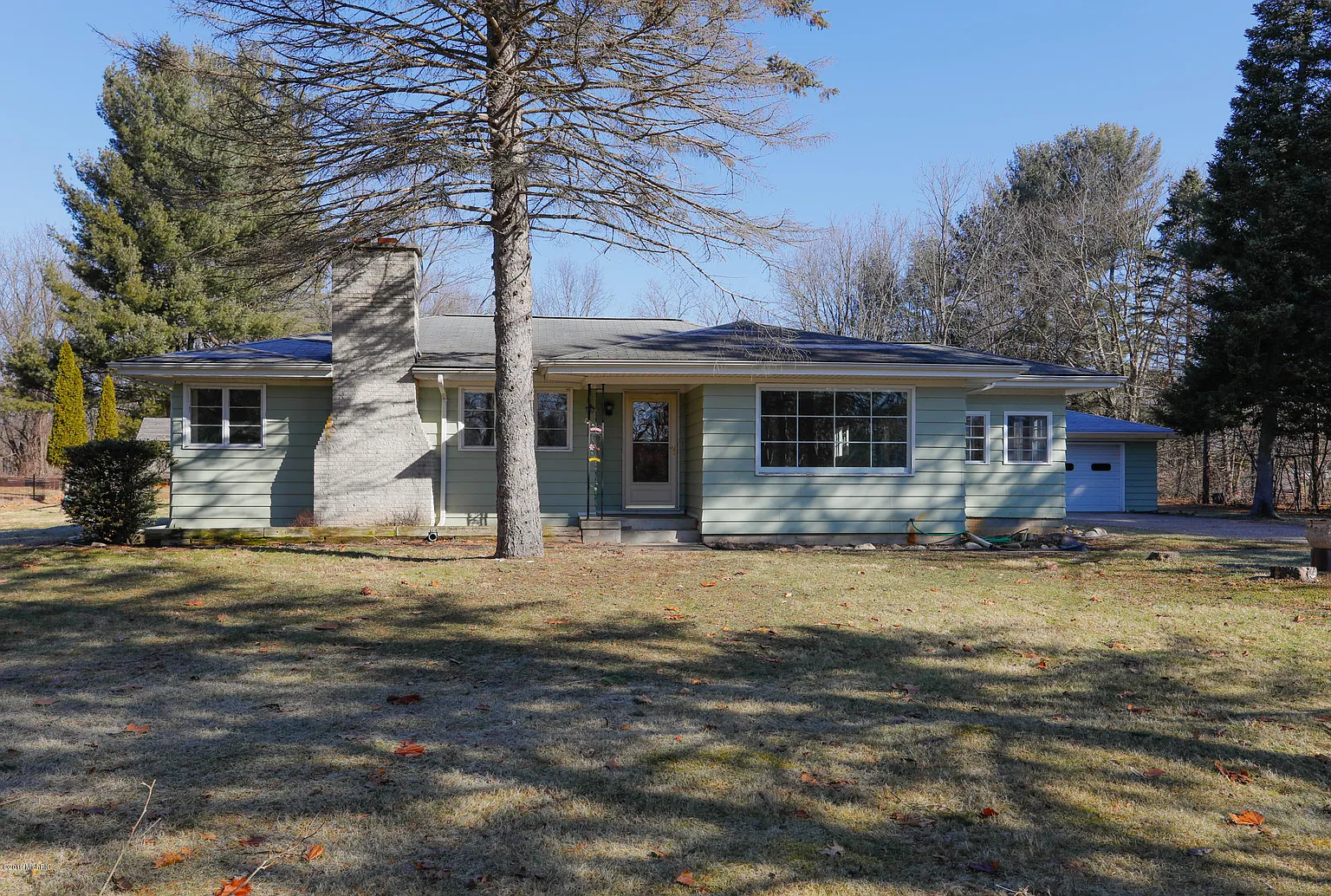 20527 North Ave photo 1