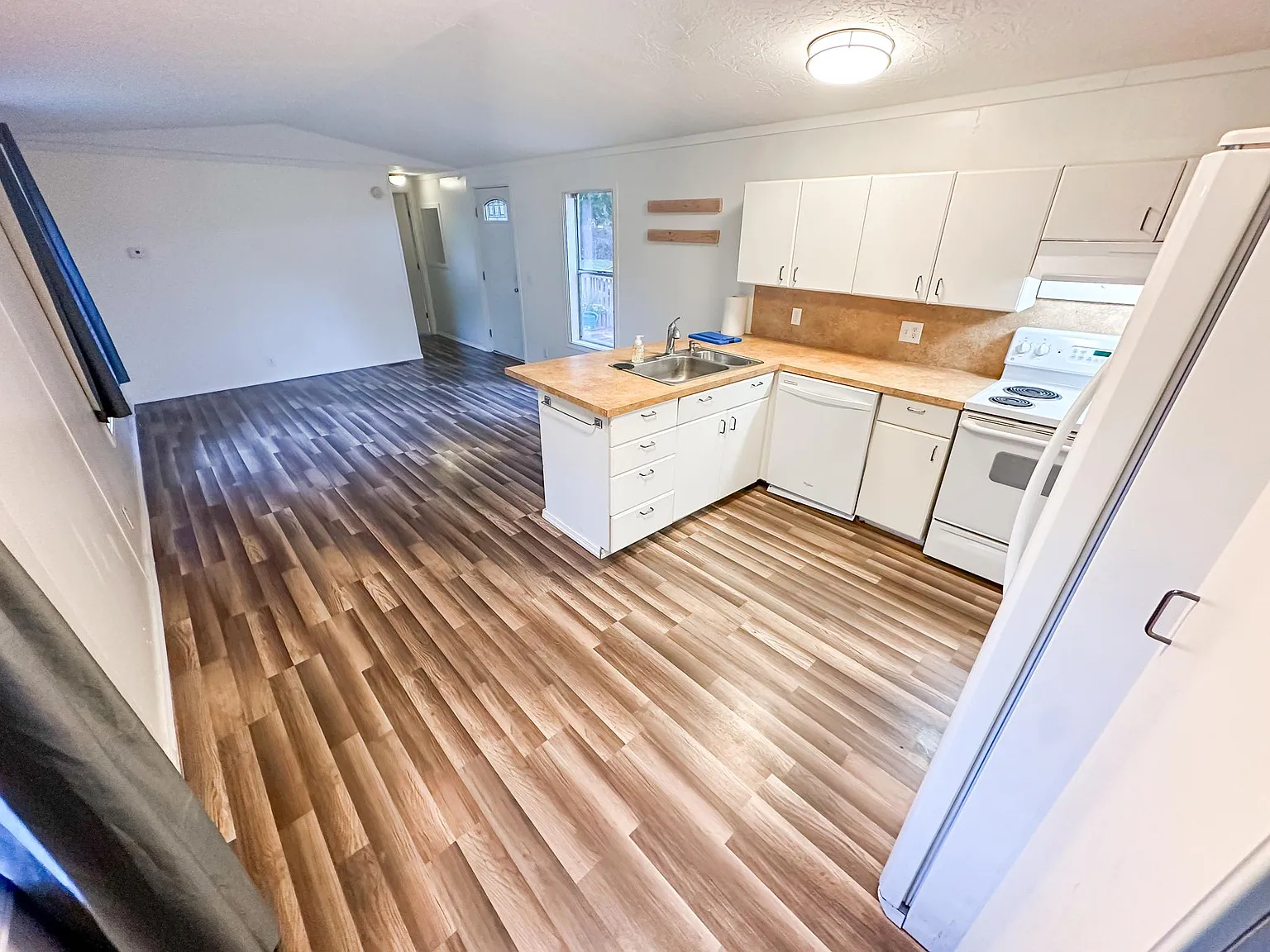 2 bed, 924 sqft, $2,500 — Photo 2