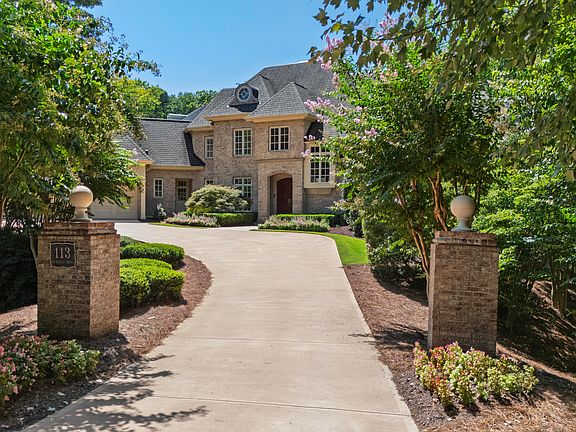 5th image of 113 Richelieu Dr