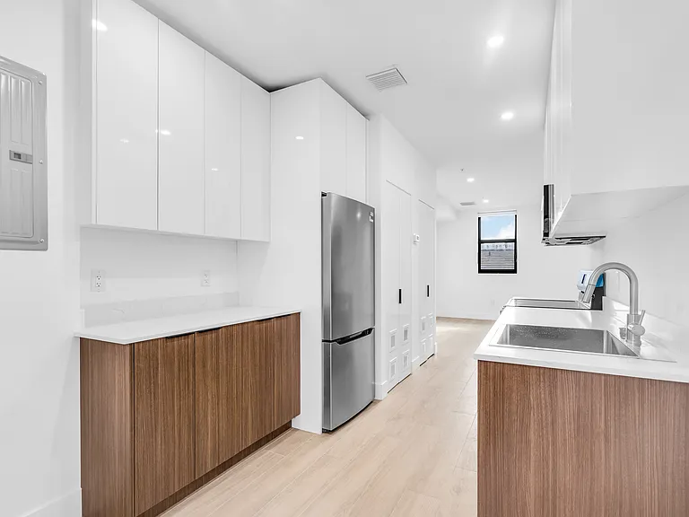 1037 NW 2nd St #3C — Photo 6