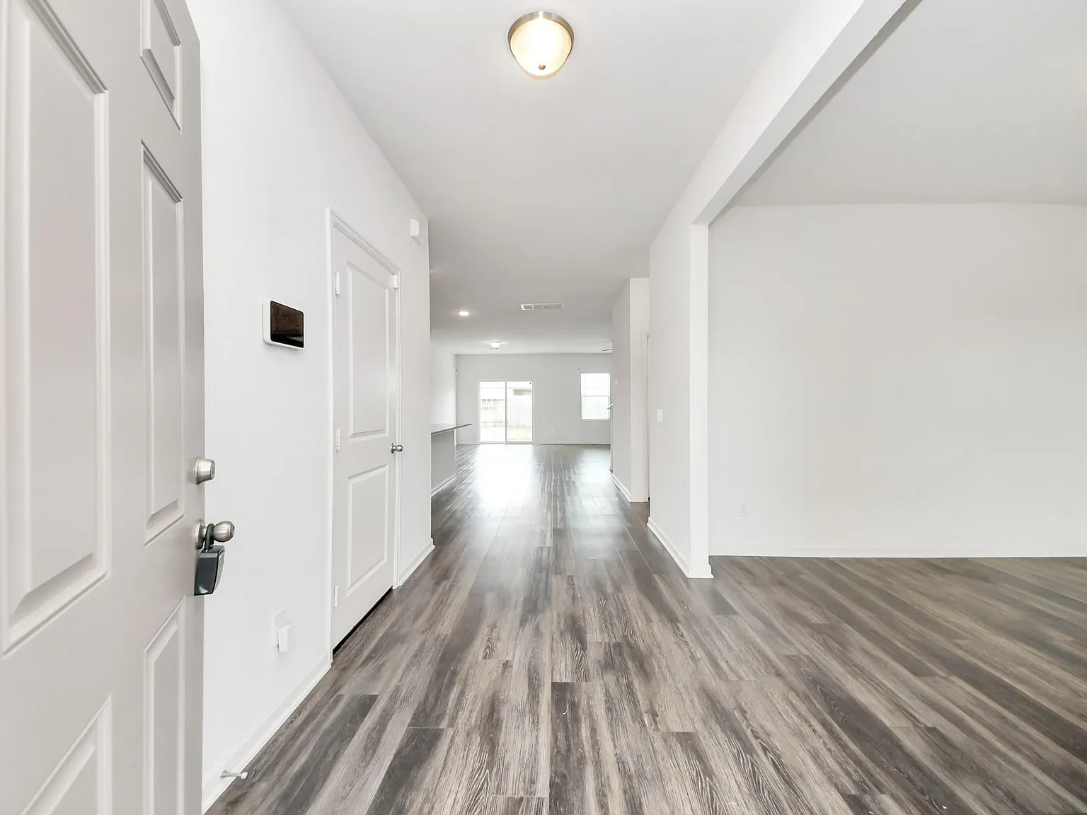 4 bed, 2.5 bath, 2720 sqft, $2,700 — Photo 3