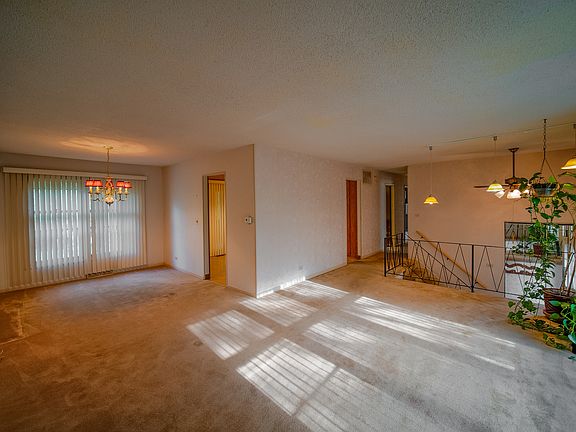 3rd image of 610 N Ashbury Ave