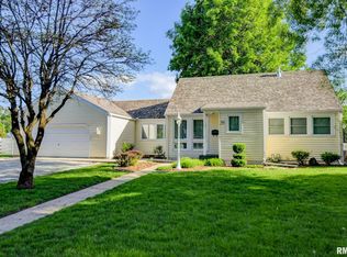 902 W Elm St, Taylorville, IL