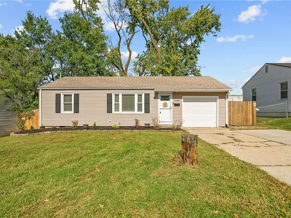2404 NE 60th St, Kansas City, MO 64118