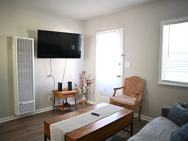322 Loma Vista St #C — Photo 2