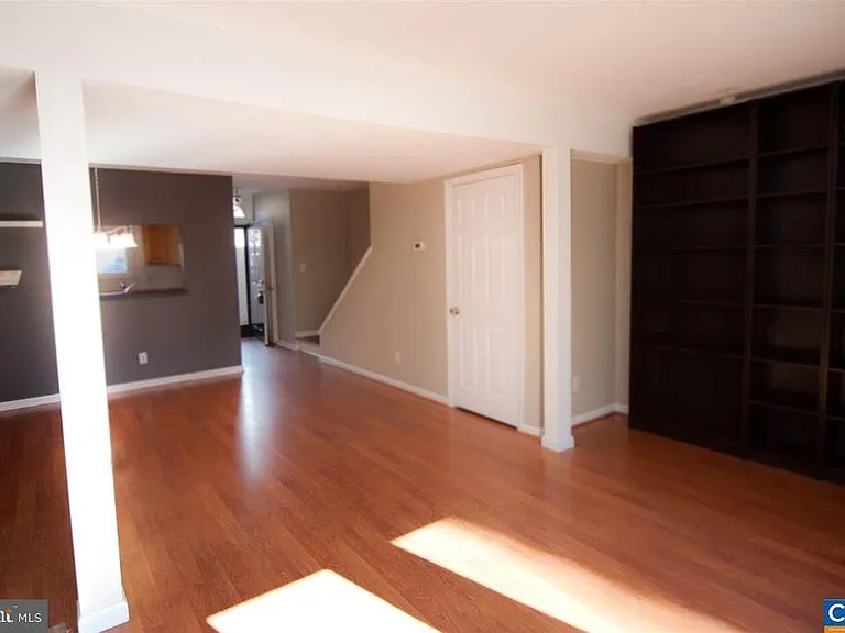 1566 Garden Ct — Photo 5