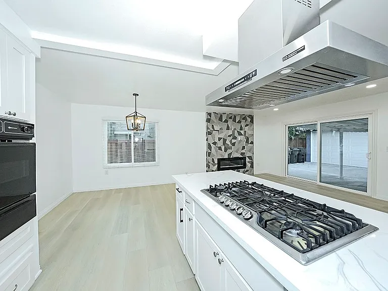 2149 Victoria Dr — Photo 19