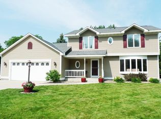 431 Highpoint Curv S, Maplewood, MN 55119