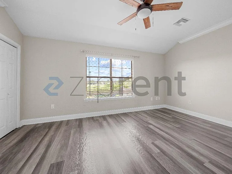 1418 Windsor St #1418 — Photo 25