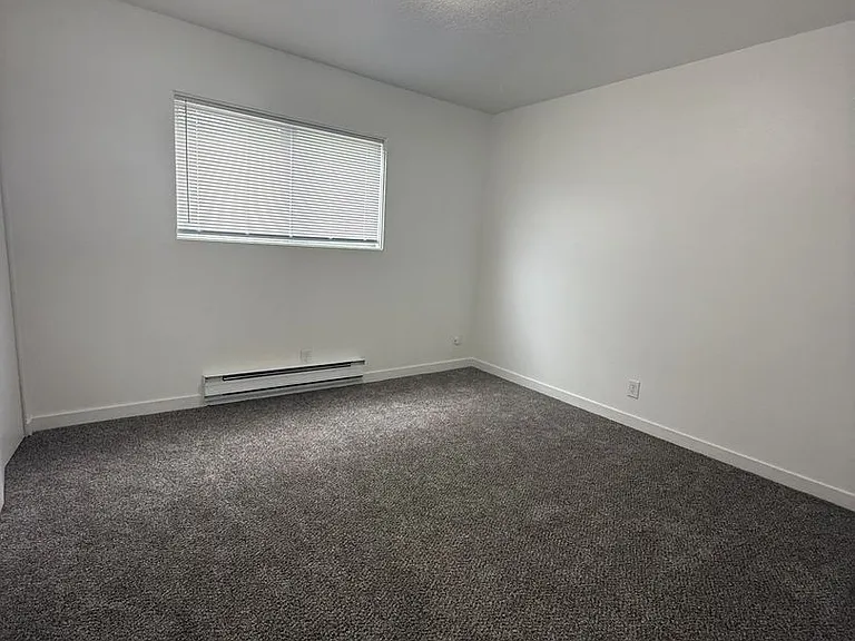 630 Franklin Ave — Photo 11