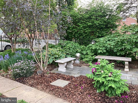3rd image of 1825 Lovering Ave