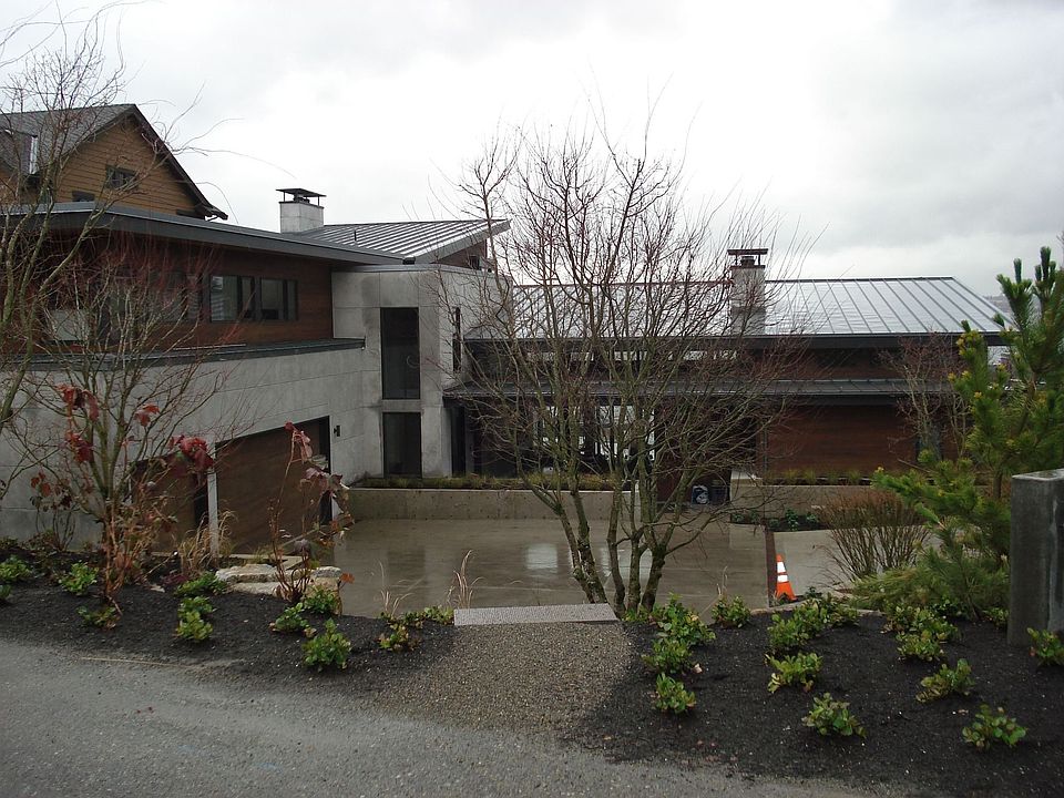 2nd image of 3205 Mountain View Ave N