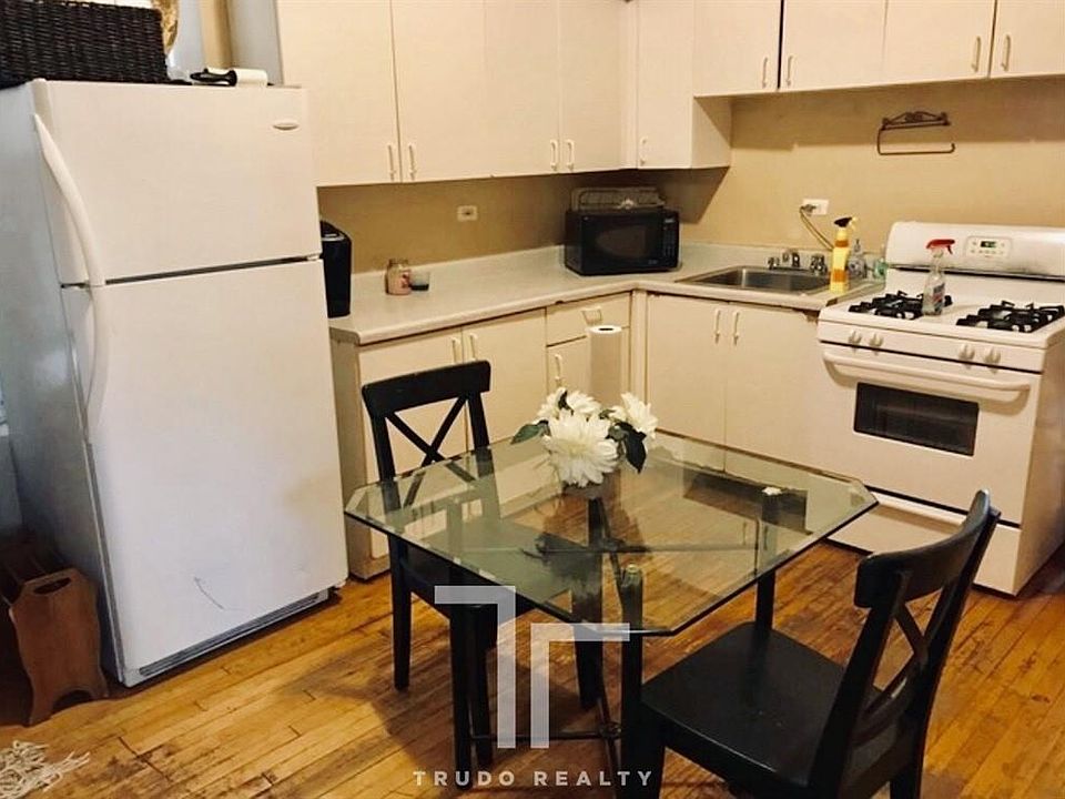2nd image of 2246 W Armitage Ave APT 2