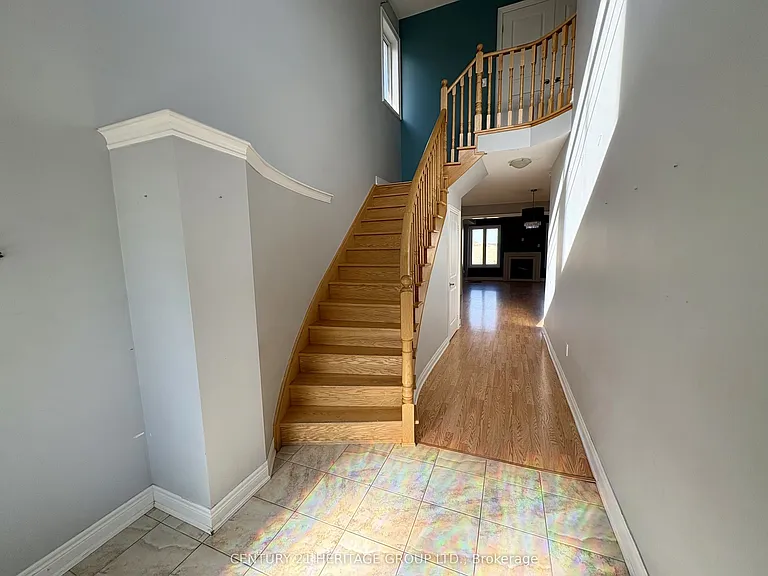 129 Robert Wilson Cres — Photo 1