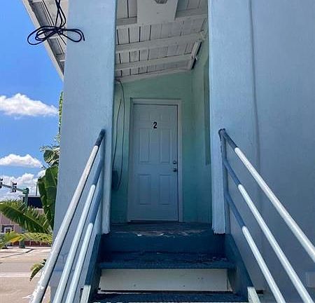 2nd image of 818 N Dixie Hwy APT 2
