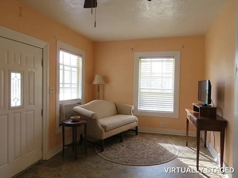 422 Mill Ave — Photo 7