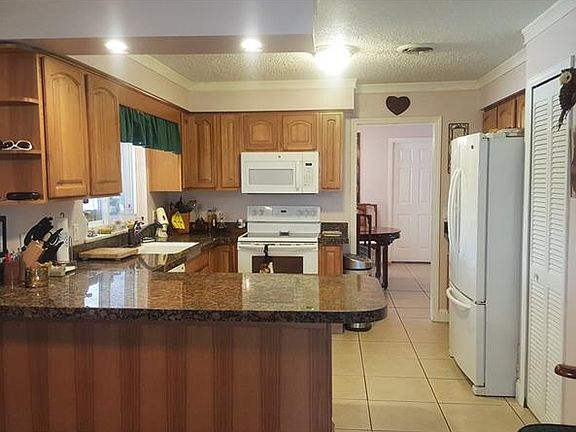 3rd image of 718 Saint Dunstan Way