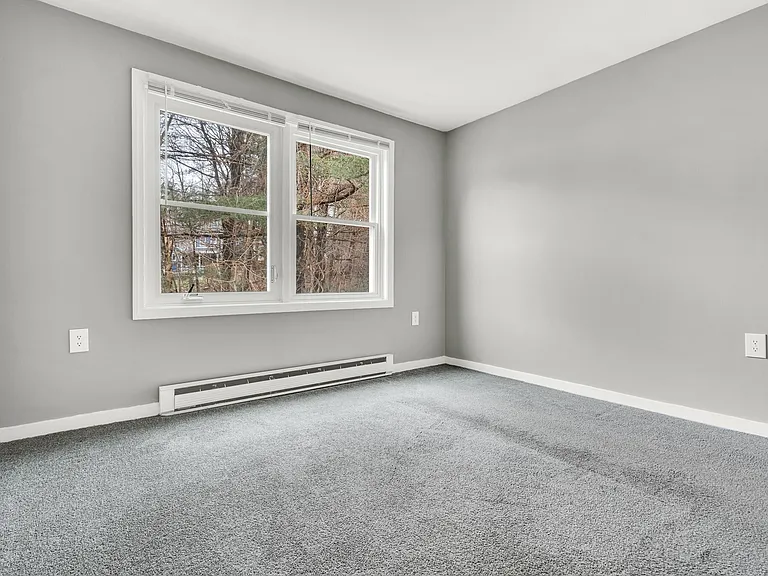 Tamarlane Apartments — Photo 23