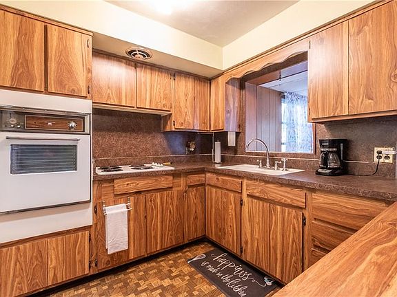 3rd image of 2839 Saint John Dr