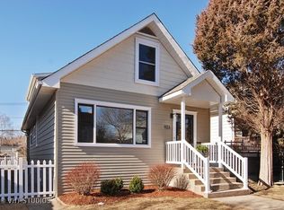923 Circle Ave, Forest Park, IL 60130