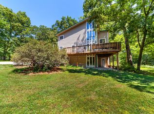 17150 N Crownview Dr, Centralia, MO 65240