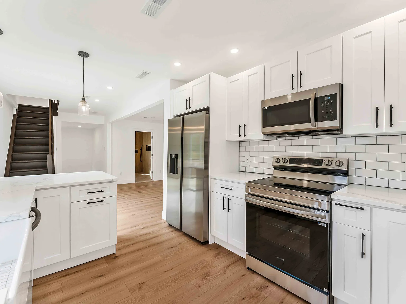 5 bed, 2016 sqft, $2,750 — Photo 3