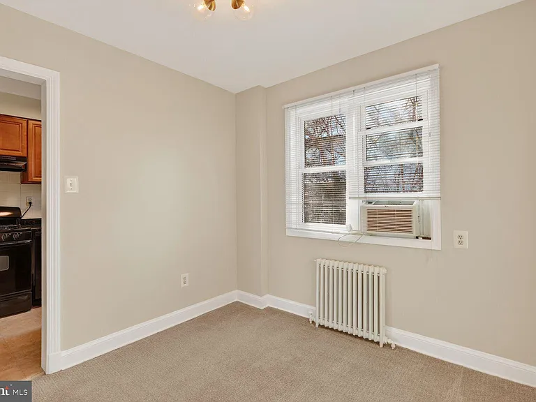 1410 N Quinn St #7 — Photo 11