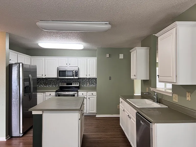 10400 Hickory Hill Dr — Photo 7