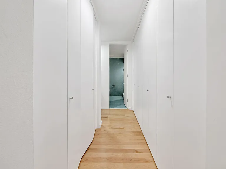 1147 N Clark St #206 — Photo 33