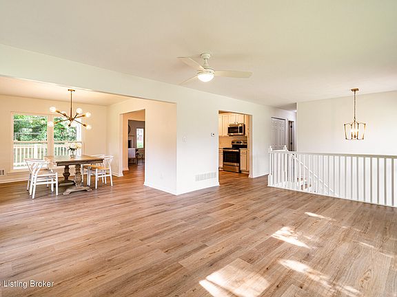 5th image of 46 Iroquois Dr