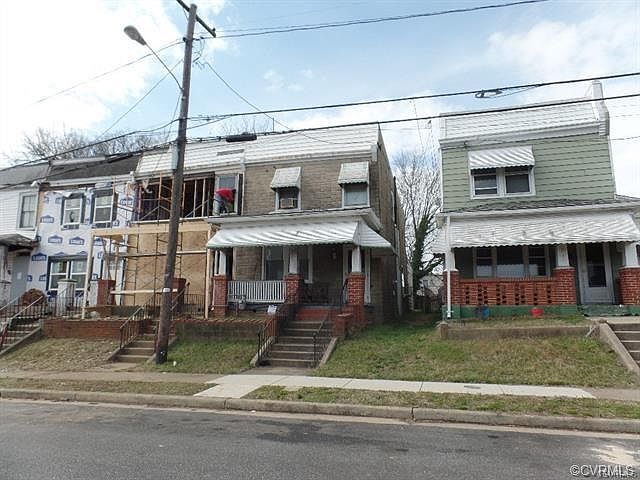 1st image of 219 E 15th St