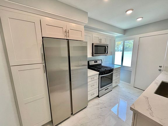 4th image of 255 Glendora Ave