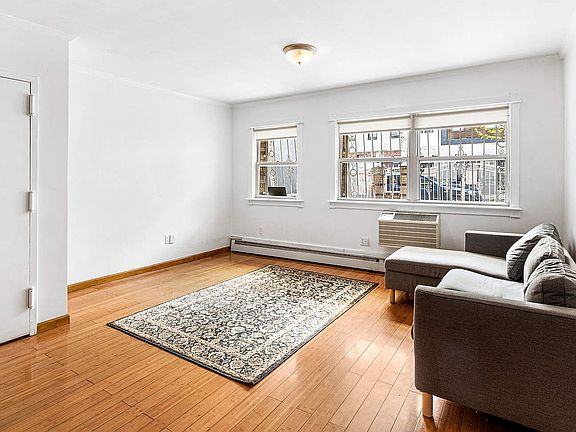 3rd image of 247 Melrose St APT 1