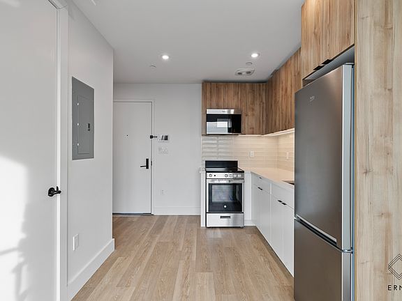 3rd image of 80 Linden Blvd #7L