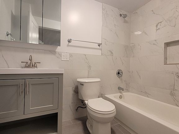 5th image of 1455 W Summerdale Ave #1457-G