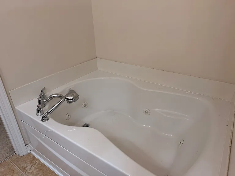 1004 Corwith Dr — Photo 10