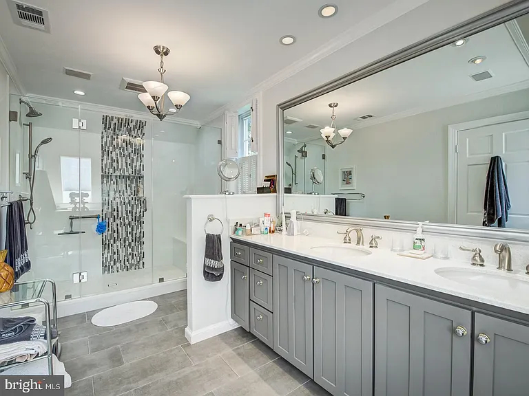 3808 Cathedral Ave NW — Photo 59