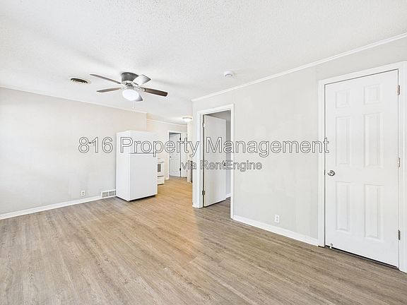 4th image of 1901 S Ash Ave