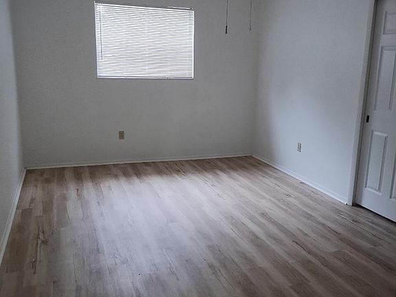 5th image of 3069 Huron Ave