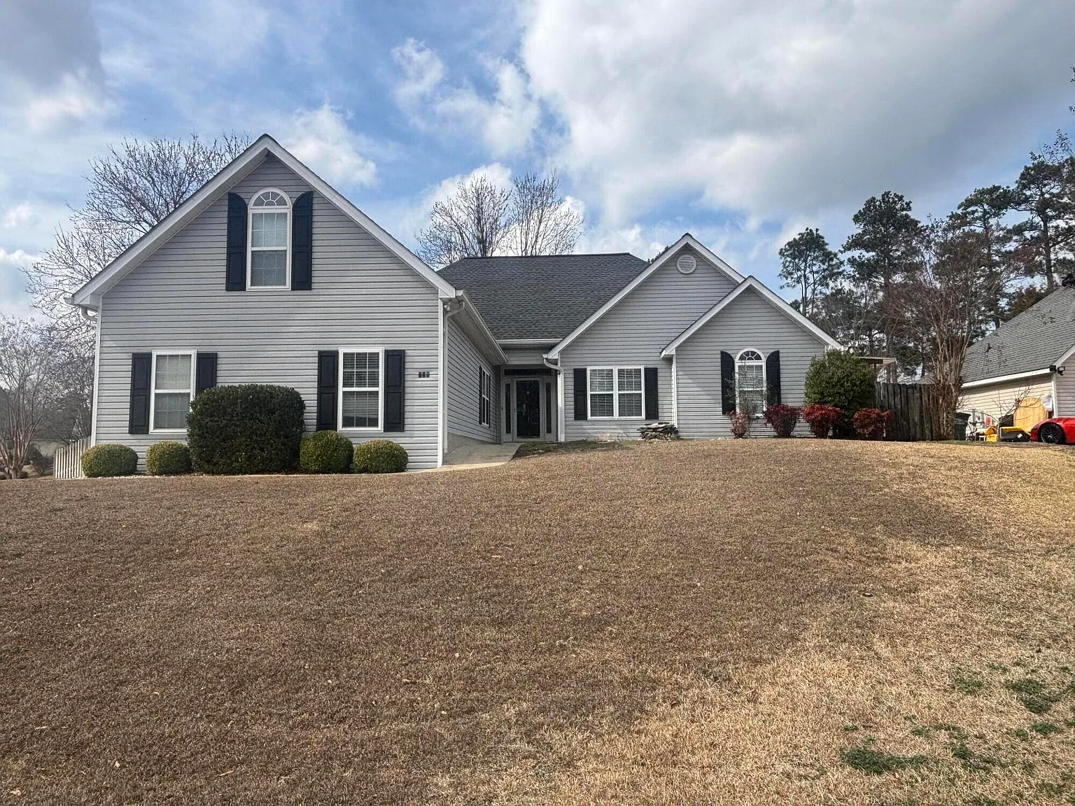 3 bed, 2.0 bath, 2105 sqft, $2,000 — Photo 2