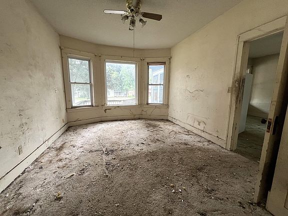 5th image of 711 Broadway Ave