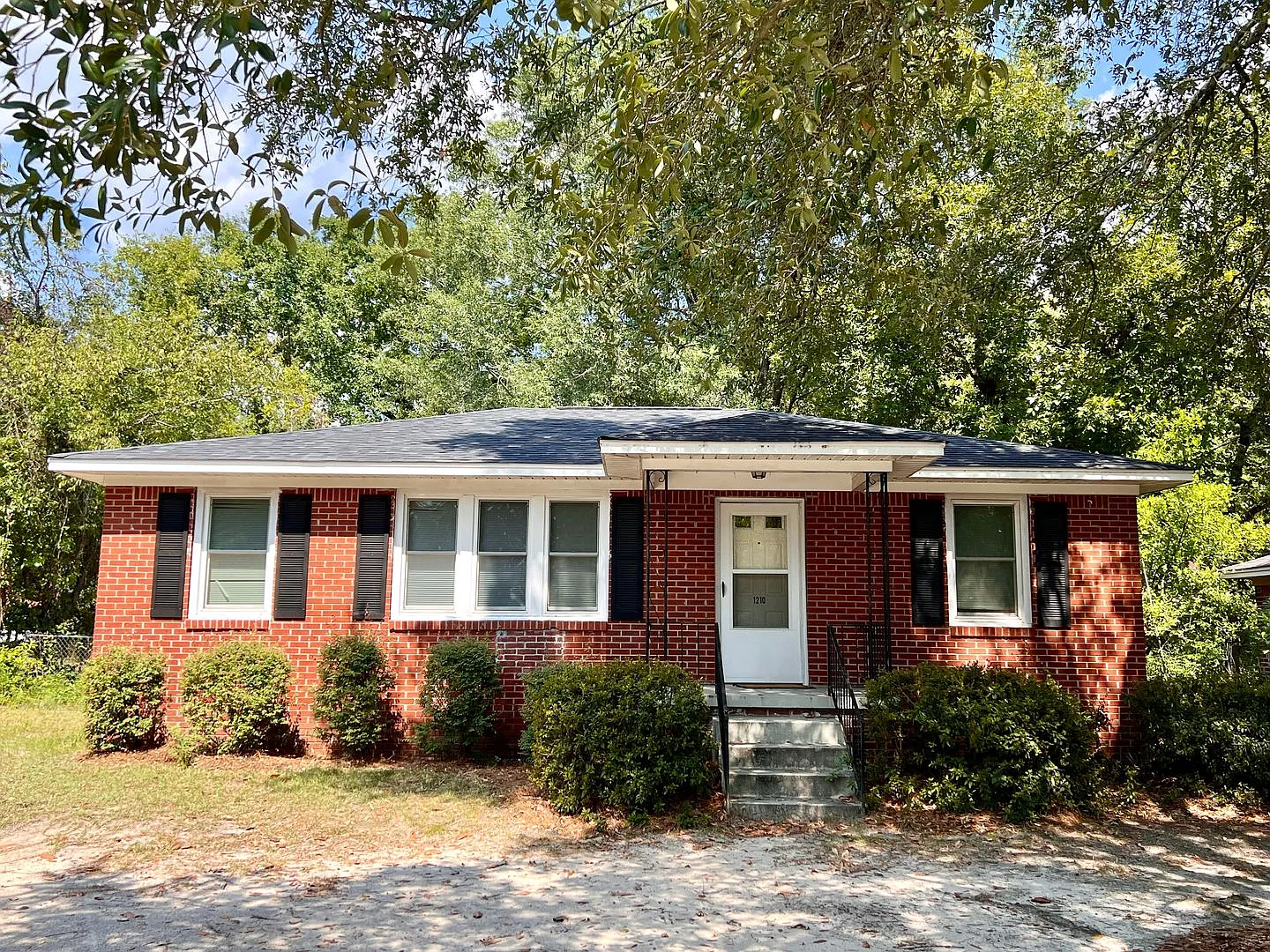 Charming 3-Bedroom Brick Home with Hardwood Floors in Cayce — Photo 1