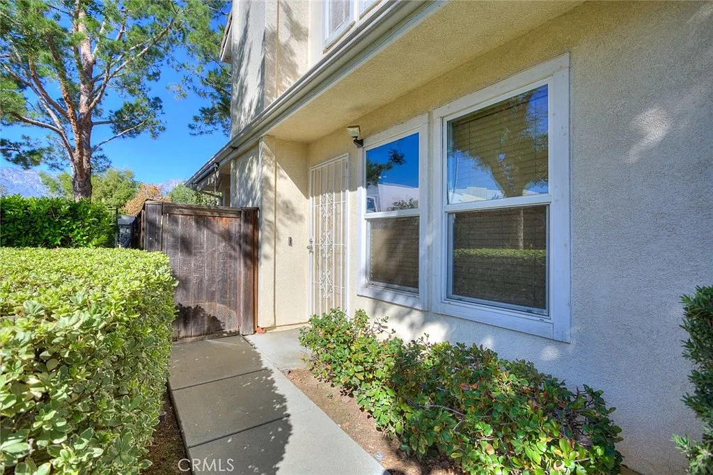 4 bed, 2001 sqft, $3,500 — Photo 2