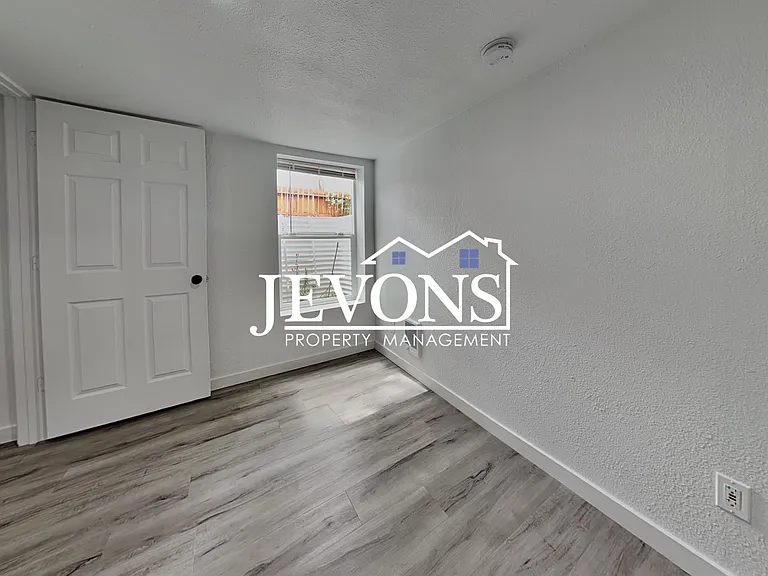 630 N Skyline Dr #B — Photo 18