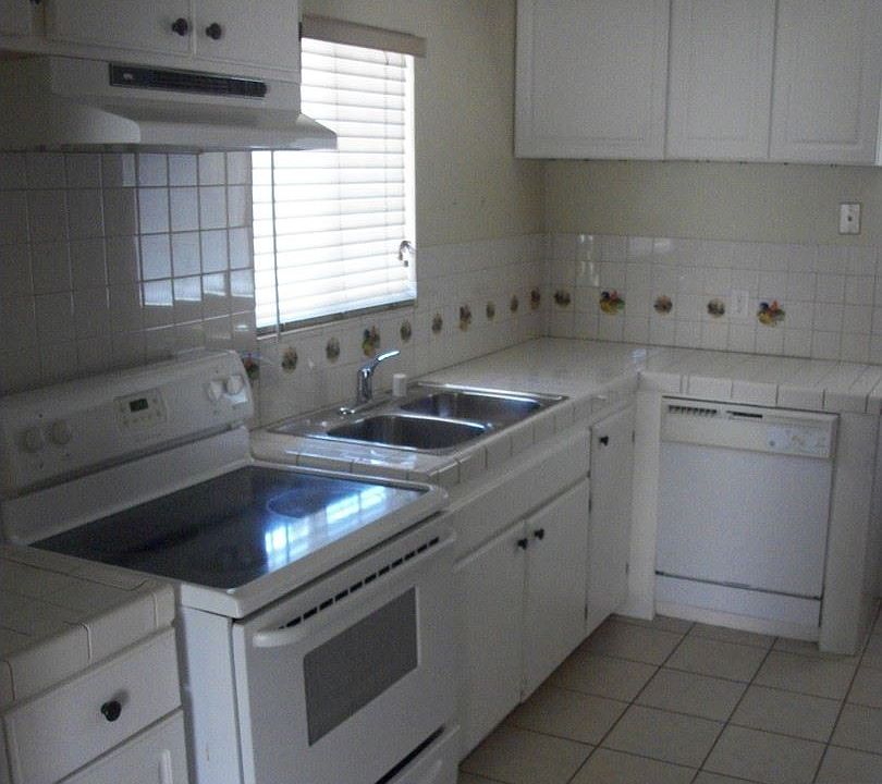 2nd image of 1401 Woodrow Ave APT C